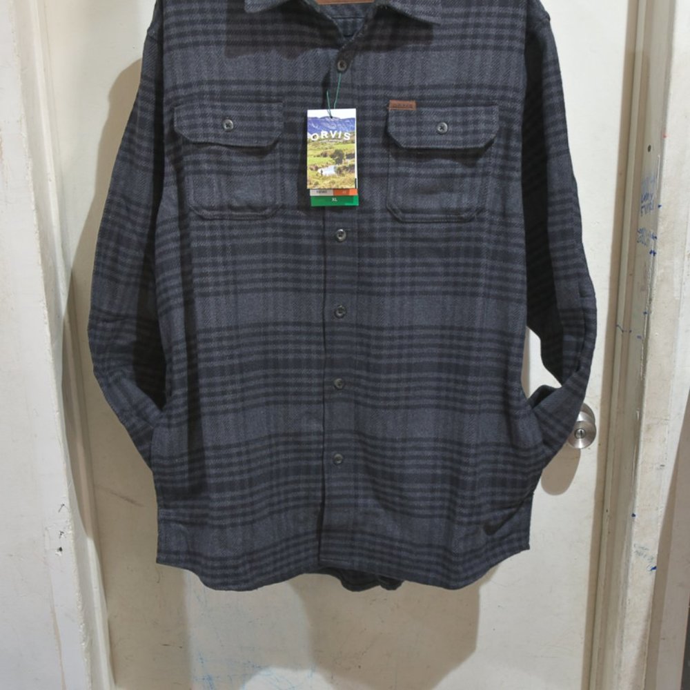 Orvis Men’s Flannel Shirt in gray - Picture 4 of 9